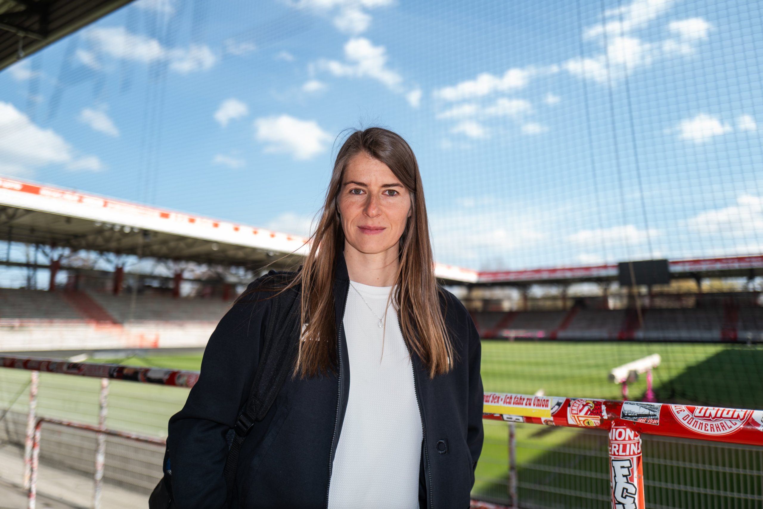 Alman Ligi'nde Heidenhem'a 4-1 yenilen Union Berlin'de teknik direktörlüğe eski kadın futbolcu Marie-Louise Eta getirildi