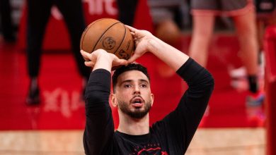 Alperen Şengün, NBA'i sallıyor 1 NBA'de Warriors'a konuk olan Rockets, Alperen Şengün'ün bitime 11 saniye kala attığı basketle kazanarak üst üste 6, sezonun 49. galibiyetini aldı