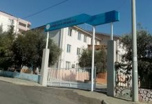 Kahramanmaraş’ın Onikişubat ilçesinde bir ortaokula düzenlenen silahlı saldırıda biri öğretmen olmak üzere 4 kişi hayatını kaybetti