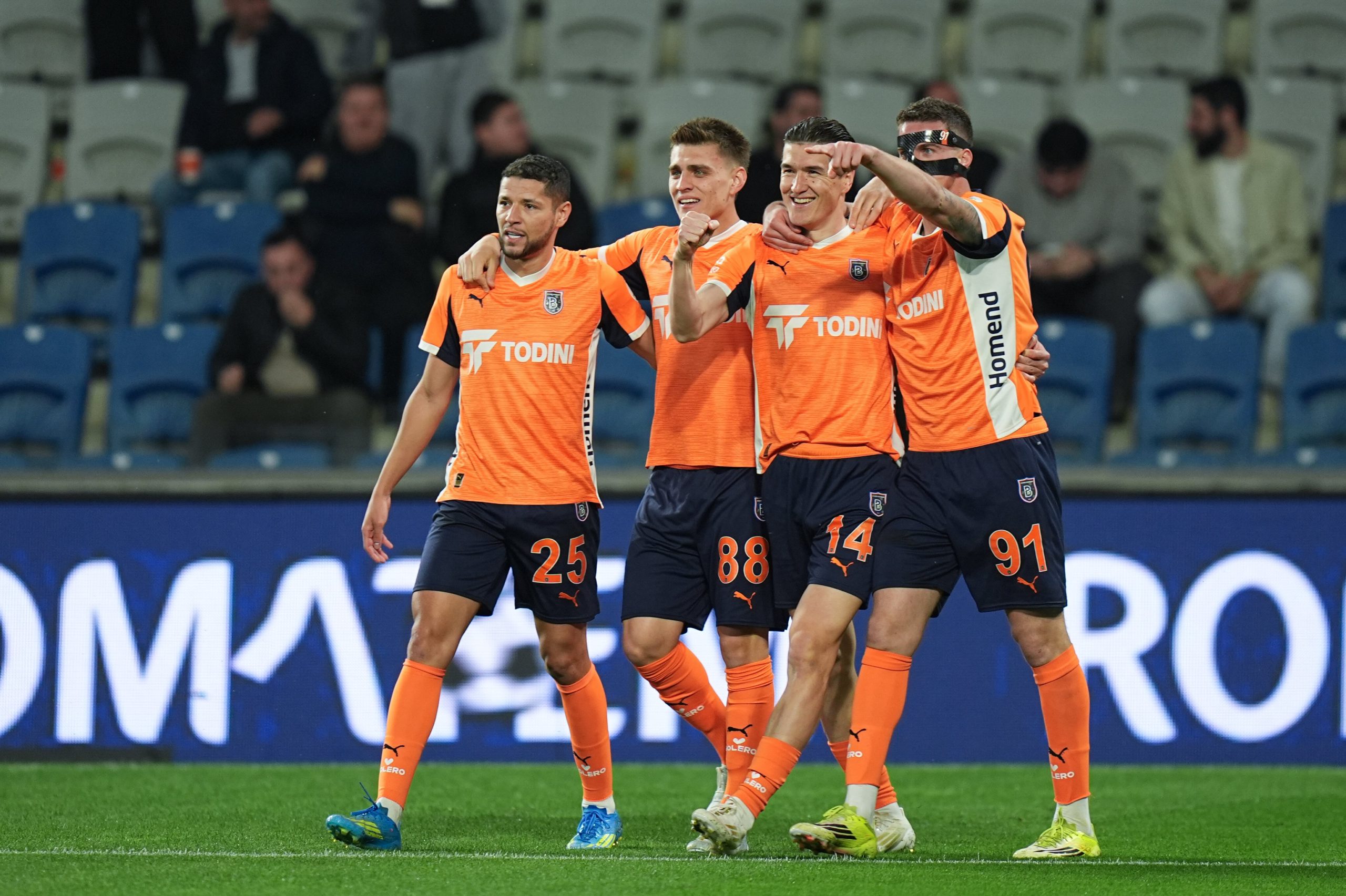 Trendyol Süper Lig’de yenilmezlik serisi yakaladığı son 4 maçın 3’ünde berabere kalan Başakşehir, Kasımpaşa’yı mağlup etti