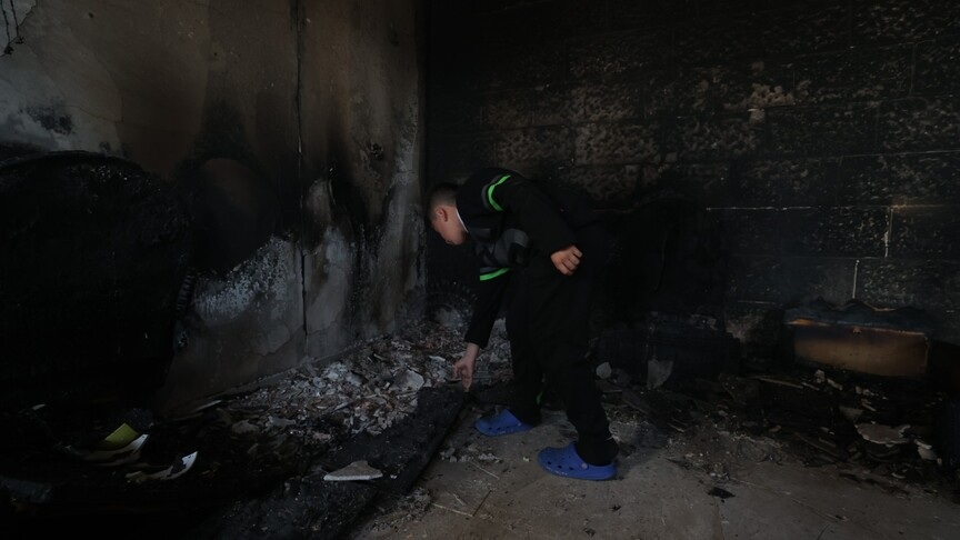 Batı Şeria’nın Nablus kentinde gece saatlerinde yaşanan baskında, Filistinlilere ait araçlar ve bir ev hedef alındı.