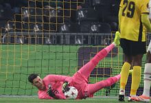 Fransa Ligi'nde Lille takımında forma giyen Berke Özer, 12 maç kalesini gole kapatarak zirveye oturdu