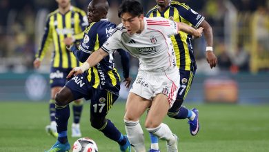 Fenerbahçe derbide kazanıp yarışa katıldı 10 Süper Lig'de Fenerbahçe, Beşiktaş derbisini 90+8'de Kerem'in penaltısıyla 1-0 kazanarak lider Galatasaray ile puan farkını bire düşürdü