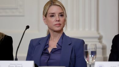 ABD Başkanı Donald Trump, Adalet Bakanı Pam Bondi'yi görevden aldığını açıkladı