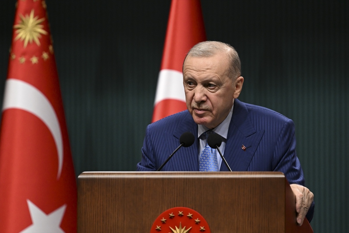 Cumhurbaşkanı Erdoğan, Kabine Toplantısı sonrası yaptığı açıklamada geçen hafta okullarda yaşanan silahlı saldırıların tüm yönleriyle ele alındığını söyledi.