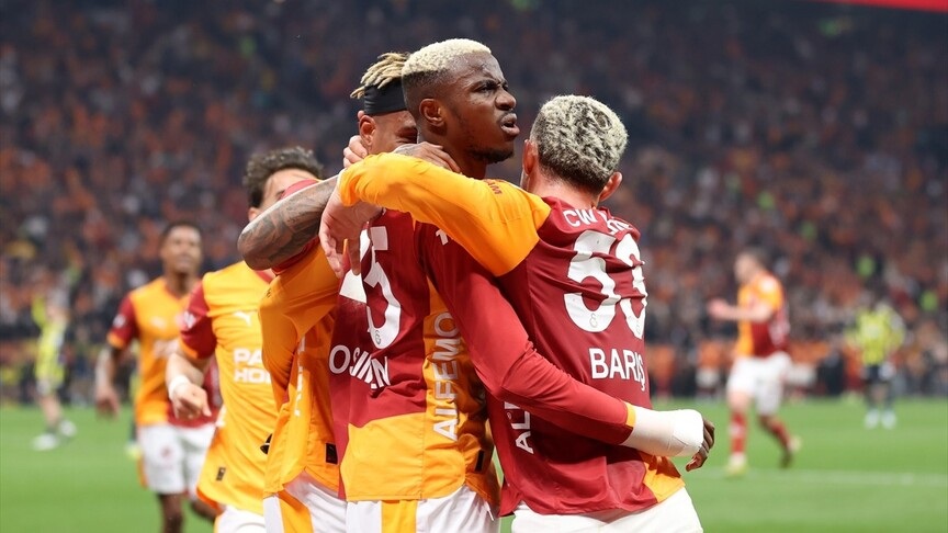 Galatasaray, Trendyol Süper Lig’in 31’inci haftasında RAMS Park’ta ağırladığı Fenerbahçe’yi 3-0 mağlup ederek şampiyonluk yarışında büyük bir adım attı.
