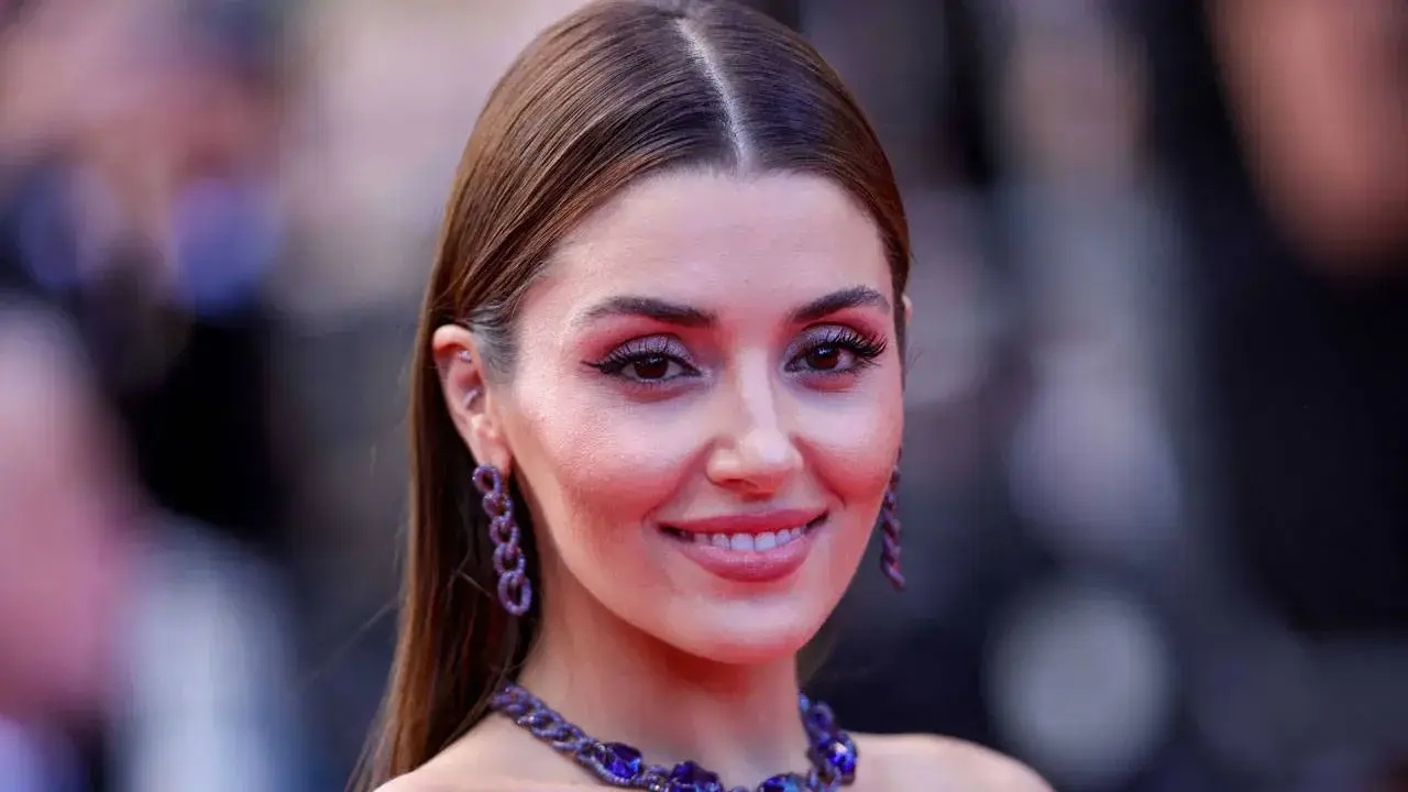 Hande Erçel’in test sonucu Adli Tıp’a gönderildi 1 Soruşturma kapsamında Hande Erçel’den alınan örneklerin inceleme sonuçları dosyaya yansıdı.