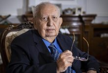 Türkiye Büyük Millet Meclisi eski Başkanlarından Hüsamettin Cindoruk, 92 yaşında yaşamını yitirdi.