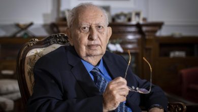 Türkiye Büyük Millet Meclisi eski Başkanlarından Hüsamettin Cindoruk, 92 yaşında yaşamını yitirdi.