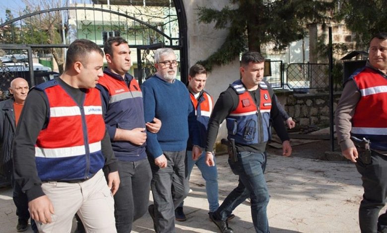 Jet Fadıl lakaplı Fadıl Akgündüz, dolandırıcılıktan aldığı 2 bin 504 yıl hapis cezasının ardından ilk kez görüntülendi