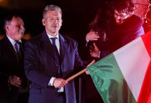 Macaristan’da seçmenler, 16 yıldır iktidarda bulunan Viktor Orban’a sandıkta ağır bir yenilgi yaşattı.