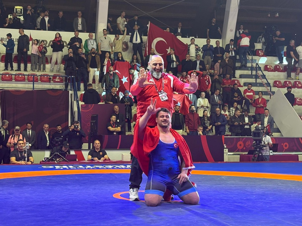 Türk güreşinin simge ismi Rıza Kayaalp, 2026 Avrupa Güreş Şampiyonası’nda altın madalyaya uzanarak kariyerinde 13’üncü kez Avrupa şampiyonu oldu.
