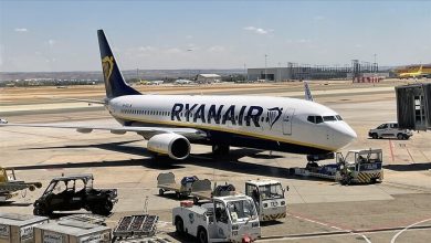 Ryanair CEO’su Michael O’Leary, Orta Doğu’daki çatışmalar ve Hürmüz Boğazı’ndaki aksaklıklar nedeniyle yükselen jet yakıtı fiyatlarının Avrupa’daki birçok havayolu şirketini iflasın eşiğine getirebileceğini söyledi.