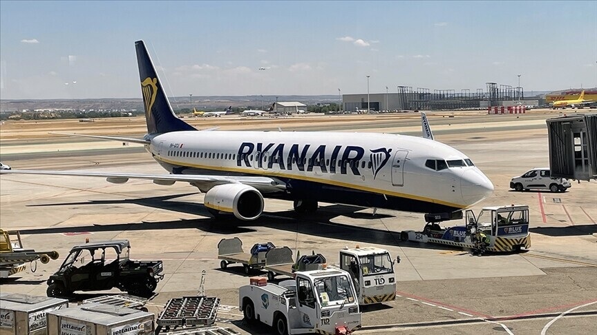 Ryanair CEO’su Michael O’Leary, Orta Doğu’daki çatışmalar ve Hürmüz Boğazı’ndaki aksaklıklar nedeniyle yükselen jet yakıtı fiyatlarının Avrupa’daki birçok havayolu şirketini iflasın eşiğine getirebileceğini söyledi.