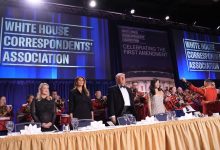 ABD Başkanı Donald Trump, Beyaz Saray Muhabirleri Derneği yemeğinde silah sesleri ve bağrışmaların duyulmasının ardından korumaları tarafından salondan uzaklaştırıldı.