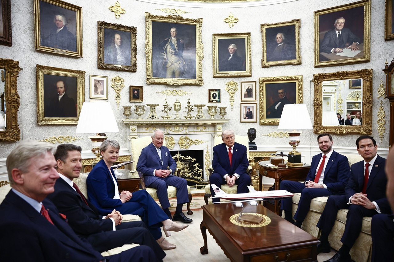 trumptan kral charles abd