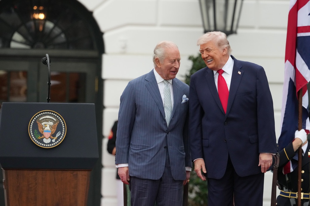 ABD Başkanı Donald Trump, Kral 3’üncü Charles ve Kraliçe Camilla’yı Beyaz Saray’da resmi törenle ağırladı.