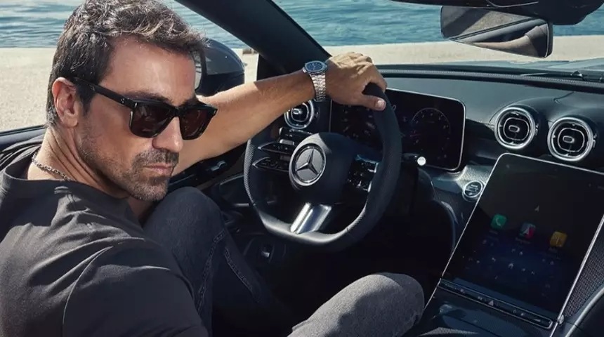 Ünlülere uyuşturucu operasyonunda yeni dalga! 9 isim gözaltına alındı 1 İstanbul’da yürütülen uyuşturucu soruşturmasında yeni bir operasyon düzenlendi. Soruşturma kapsamında aralarında kamuoyunun yakından tanıdığı isimlerin de bulunduğu 9 kişi gözaltına alındı.