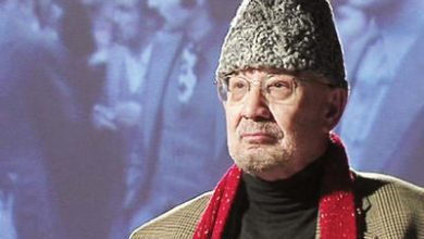 Yalçın Küçük hayatını kaybetti 1 Türk araştırmacı, akademisyen ve Türkiye sosyalist hareketinin önemli isimlerinden Prof. Dr. Yalçın Küçük, 87 yaşında Ankara'da hayatını kaybetti