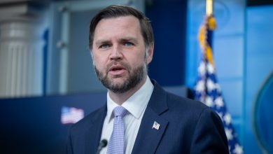 ABD İran Savaşı! ABD Başkan Yardımcısı JD Vance, İran’la yürütülen müzakerelerde bazı başlıkların hâlâ çözüme kavuşmadığını ancak tarafların anlaşmaya oldukça yaklaştığını söyledi.