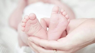 Sosyal Güvenlik Kurumu, aile yapısının güçlendirilmesi ve çalışan annelerin desteklenmesi amacıyla analık ödeneği süresinin artırıldığını duyurdu.