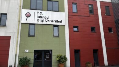 İstanbul Bilgi Üniversitesi öğrencilerinin üç gündür sürdürdüğü bekleyiş, Resmî Gazete’de yayımlanan yeni kararla sona erdi.