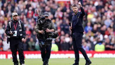 Manchester United, 7. sıraya kadar düştüğü İngiltere Premier Lig'i 3. bitirmeyi garantileyerek Şampiyonlar Ligi vizesi aldı