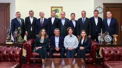 CHP'de genel merkezde Özgür Özel ile bir araya gelen belediye başkanları destek açıklamasında bulundu