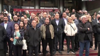 CHP Genel Merkezi önüne gelen Kılıçdaroğlu’na yakın partililer ile genel merkezde nöbet tutan partililer arasında kavga çıktı