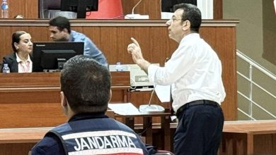 Ekrem İmamoğlu, davanın 34. celsesinde İBB Spor Kulübü Başkanı Fatih Keleş'in tutuklu olan oğlu Mustafa Keleş'e seslenirken hüngür hüngür ağladı