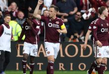 İskoçya Premiership Ligi'nde Glasgow Rangers'ı 2-1 yenen Hearts, 66 yıl sonra ilk şampiyonluğuna bir adım daha yaklaştı