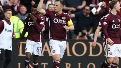 İskoçya Premiership Ligi'nde Glasgow Rangers'ı 2-1 yenen Hearts, 66 yıl sonra ilk şampiyonluğuna bir adım daha yaklaştı