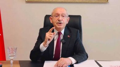Mutlak butlan kararına giden süreçte delegelerin avukatı olan Onur Yusuf Yüregen, Kemal Kılıçdaroğlu’nun çalışma ofisi önünde açıklama yaptı
