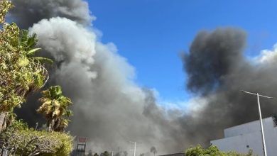 Meksika'nın Los Mochis kentindeki Plaza Fiesta Las Palmas alışveriş merkezinde çıkan büyük bir yangında en az beş kişi hayatını kaybetti