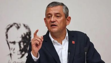 CHP Lideri Özgür Özel, “Partiden hepimizi ihraç edebilirler, olmaz diyemiyorum. Ben de dahil bu salondaki herkes için bu yöntemi kullanabilirler” dedi