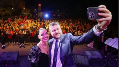 Şarkıcı Sevcan Orhan, CHP’li Buca Belediye Başkanı Görkem Duman ile evleneceğini açıkladı