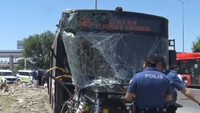 Ankara'nın Etimesgut ilçesinde belediye otobüsü ile ticari aracın çarpışması sonucu bir kişi hayatını kaybetti, dokuz kişi yaralandı