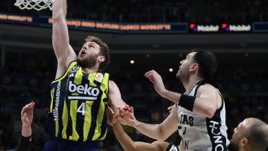 Türkiye Sigorta Basketbol Süper Ligi final serisinde Fenerbahçe Beko, Beşiktaş Gain'i deplasmanda yenerek seride 2-1 öne geçti