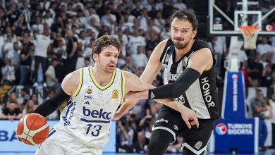 Türkiye Sigorta Basketbol Ligi Play-Off final serisinde Fenerbahçe Beko, Beşiktaş Gain'i deplasmanda yenerek şampiyon oldu