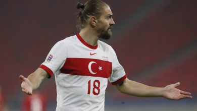 Kariyerinde Galatasaray, Fenerbahçe ve Beşiktaş formaları giyen sol bek Caner Erkin, 37 yaşında futbolu bıraktığını açıkladı