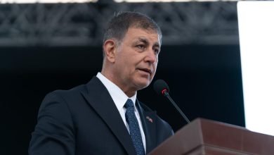 İzmir Büyükşehir Belediye Başkanı Cemil Tugay, CHP üyeliğinden istifa ettiğini açıkladı.