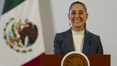 Meksika Devlet Başkanı Claudia Sheinbaum, 2026 Dünya Kupası’nın Meksika ile Güney Afrika arasında oynanan açılış maçını stat yerine halkla izledi