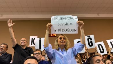 Ekrem İmamoğlu, duruşmada doğum gününü kutlayanlara, “Fazla uzatmayalım. Anne-babama ‘Neden doğurdun diye dava açarlar” dedi