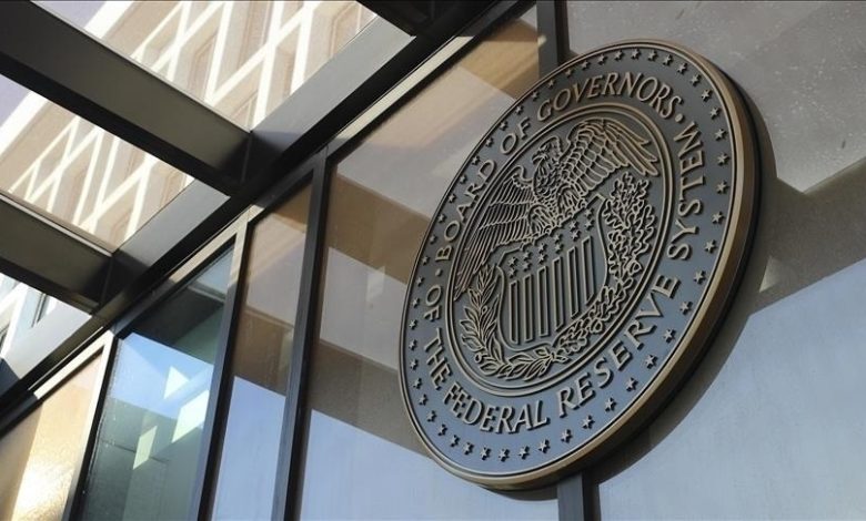 Fed, politika faizini beklentilere paralel şekilde yüzde 3,5-3,75 aralığında tuttu. Kevin Warsh başkanlığındaki ilk FOMC toplantısında alınan karar oybirliğiyle geldi.