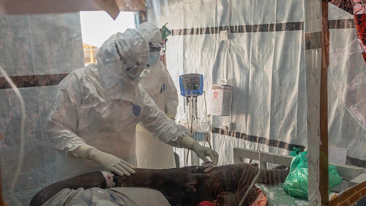 Fransa’da tespit edilen ilk Ebola vakasının ardından sağlık önlemleri artırıldı. İşte, ülkede yaşanan son durum