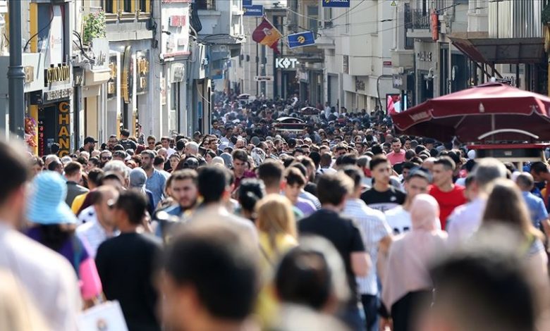 TÜİK, nisan ayına ilişkin iş gücü verilerini açıkladı. Türkiye’de işsizlik oranı bir önceki aya göre 0,1 puan artarak yüzde 8,2’ye çıktı.
