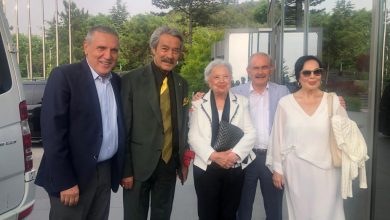 Türk sinemasının Sultan’ı Türkan Şoray, Kadir İnanır’ı son yolculuğunda yalnız bırakmadı. Şoray’ın üzüntülü hali dikkat çekti
