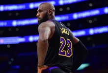 Kral LeBron James Los Angeles Lakers'a veda etti.