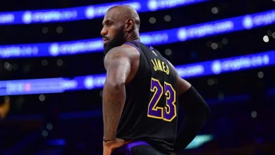 Kral LeBron James Los Angeles Lakers'a veda etti.