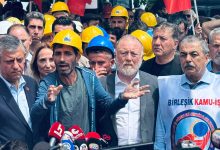 Doruk Madencilik işçilerinin siyasi parti temsilcilerinin desteğiyle düzenledikleri eylem sonrası alacakları hesaplara yatmaya başladı